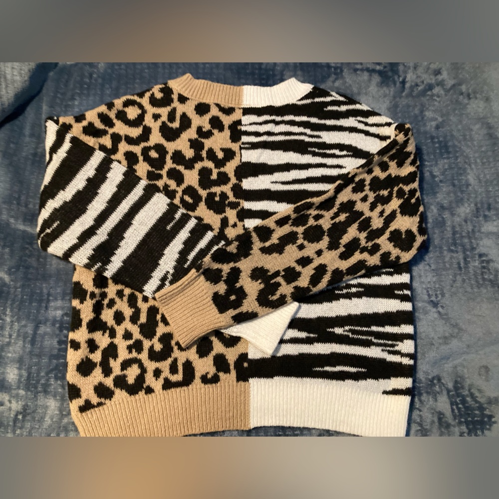 Absolutely Famous, XL, new with tags, animal print, cozy shorter length
